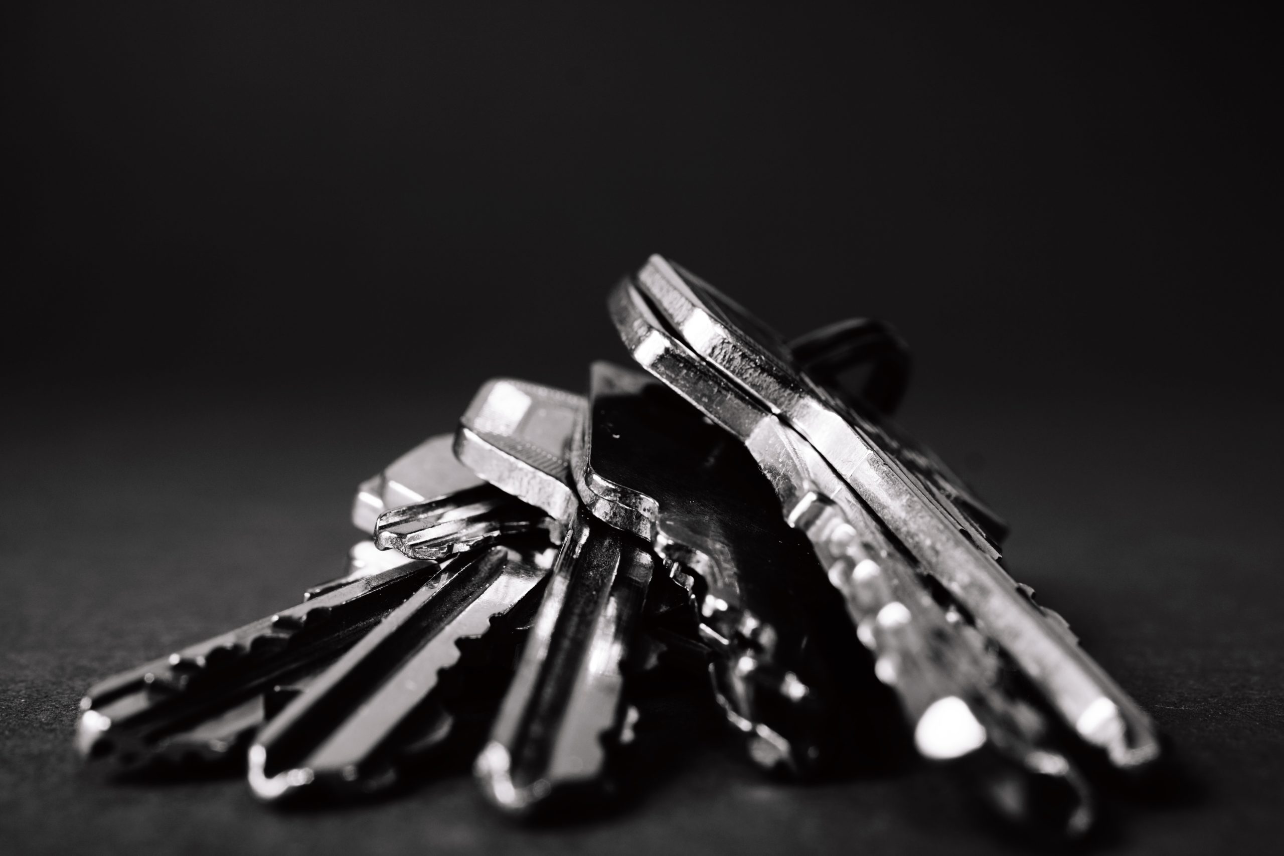 A bunch of keys that are on the ground
