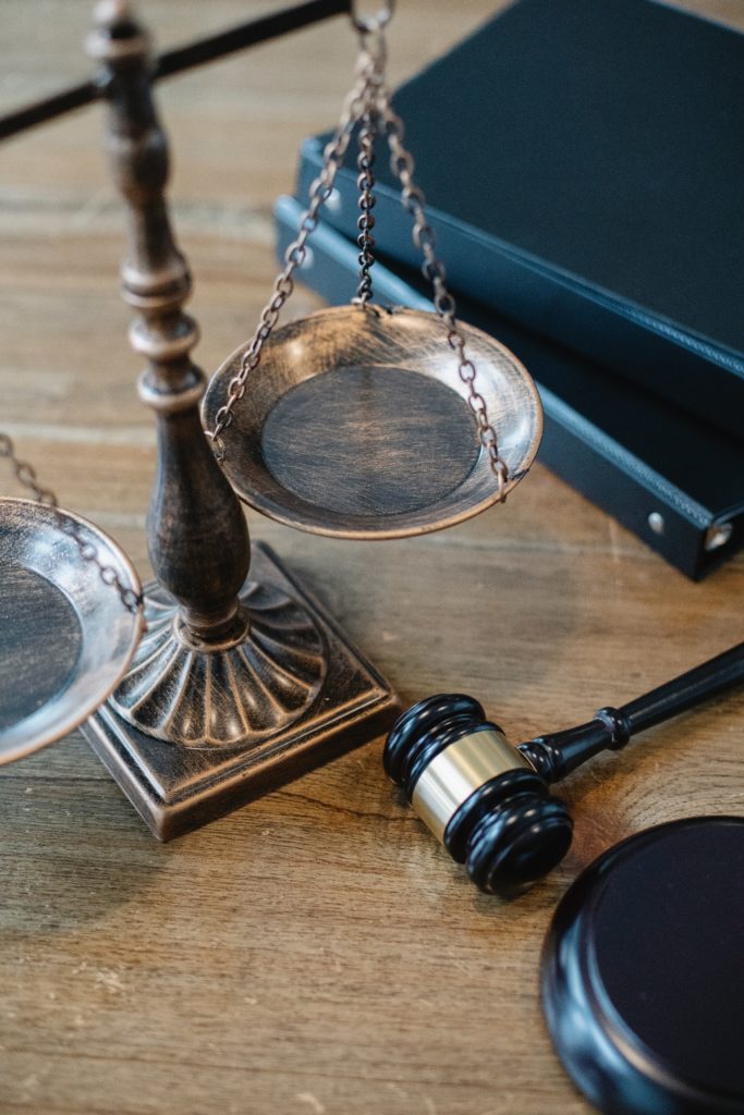 A judge 's gavel and scale on top of a table.